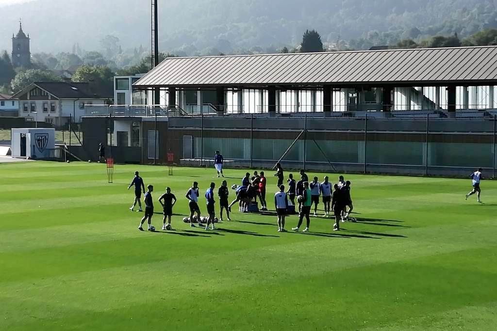  Los jugadores del Athletic Club en una sesión de trabajo en Lezama.