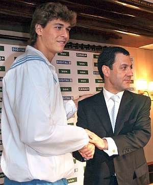 Fernando Llorente firmó su primer contrato durante el mandato de Fernando Lamikiz en el Athletic (FOTO: EFE)
