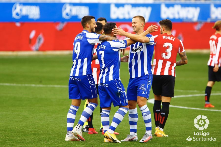  Los jugadores del Alavés celebran el gol contra el Athletic.