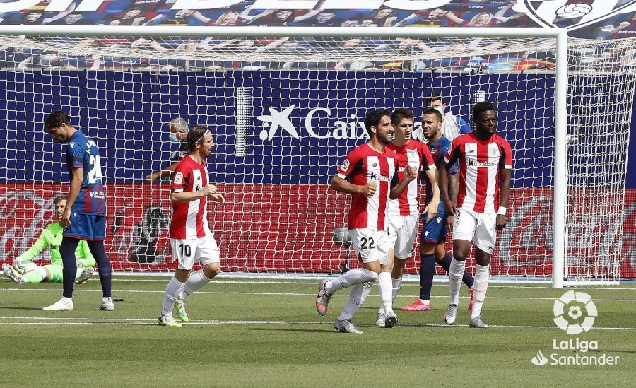  Los jugadores del Athletic Club celebran el gol de Raúl García ante el Levante UD.