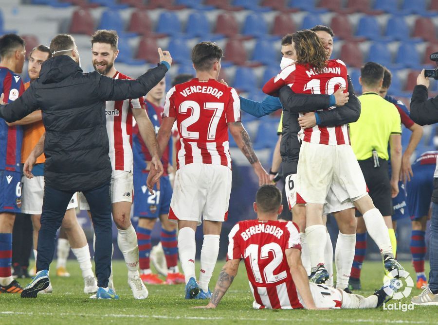  Los jugadores del Athletic celebran la victoria ante el Levante en la semifinal de Copa (Foto: LaLi