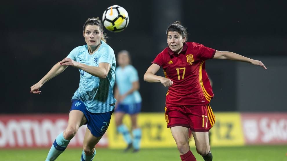 Lucía García en un partido con la selección española.