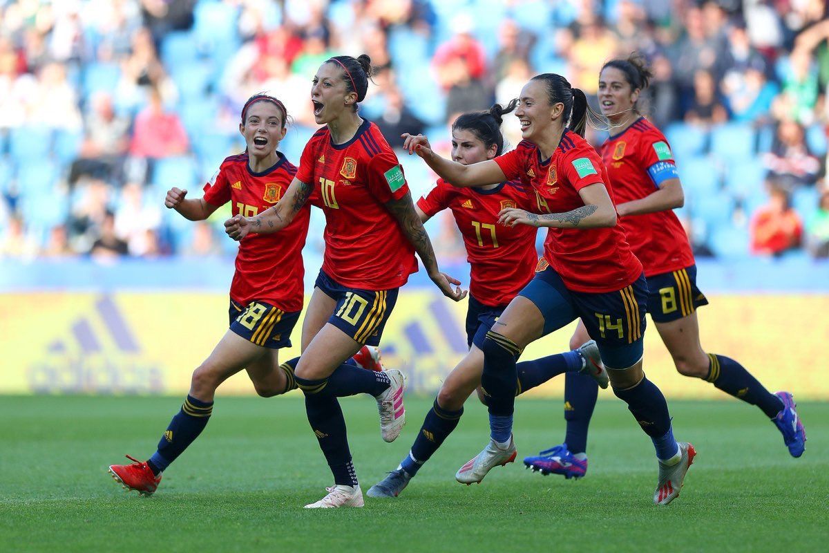  Las jugadoras de la selección española celebran uno de los goles del pasado Mundial de Francia.