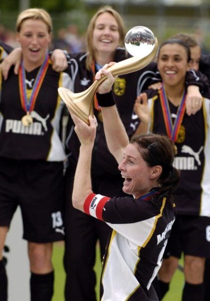  Malin Moström jugó 12 temporadas en el Umea IK desde su debut en 1995.