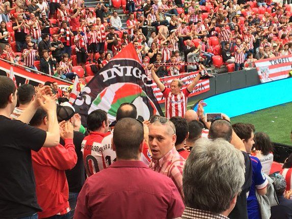  Manolo Delgado Meco homenajeado en San Mamés por la ICHH