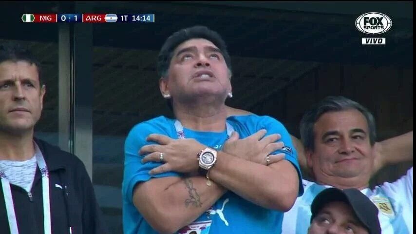  Diego Armando Maradona, tras el gol de Lionel Messi para Argentina ante Nigeria.
