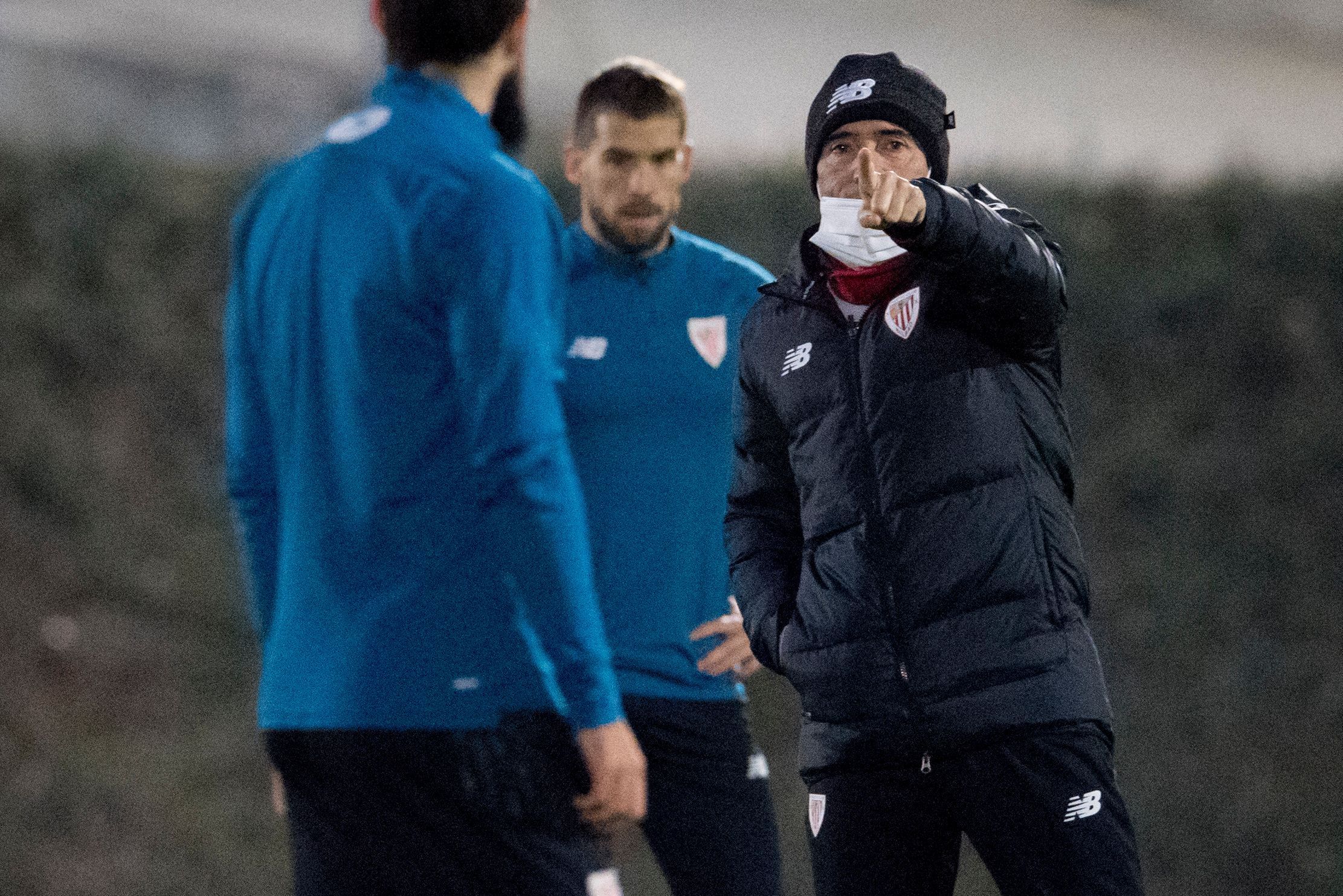 Marcelino García Toral imparte sus instrucciones en Lezama.
