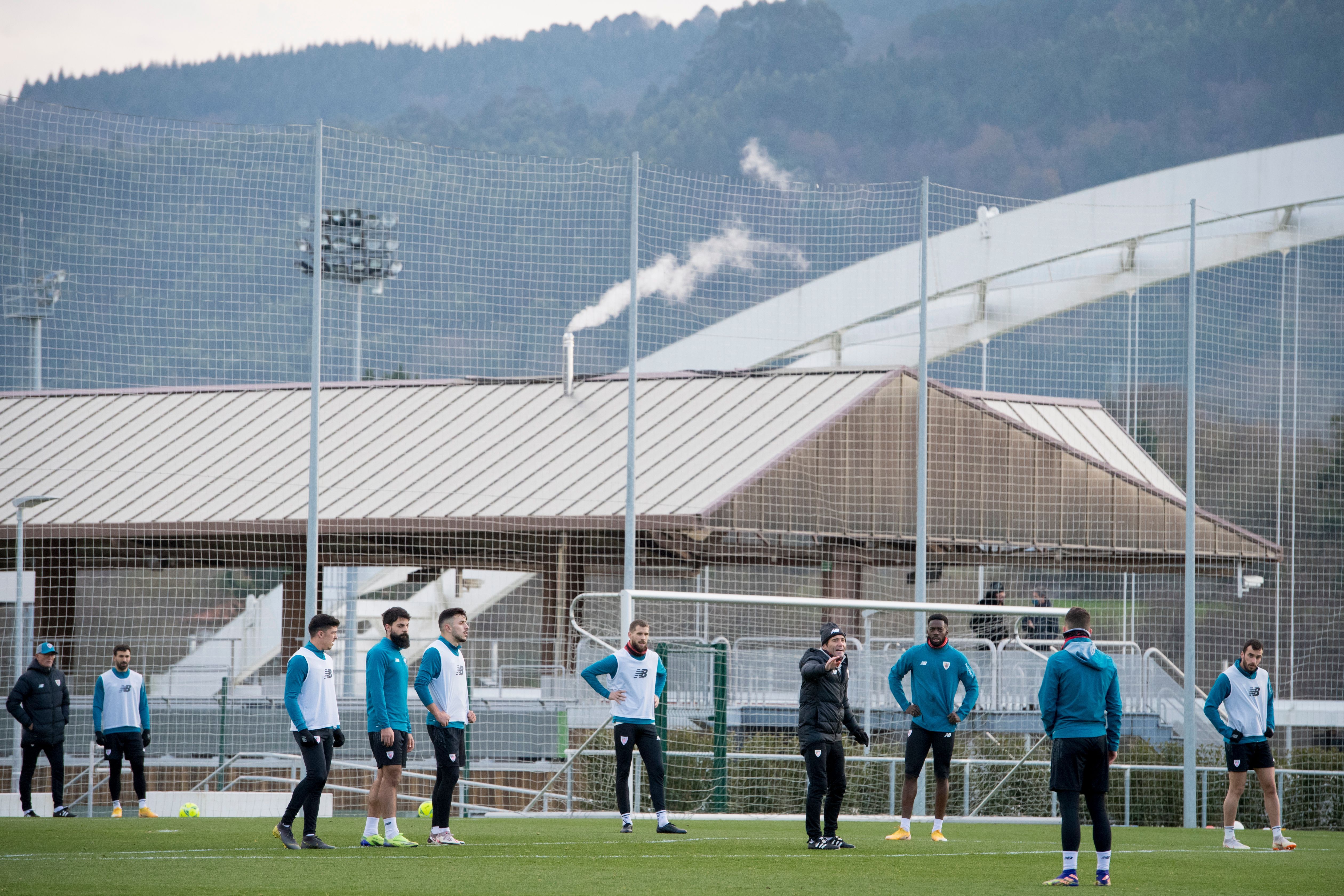 Marcelino García Toral dirige el trabajo en Lezama.