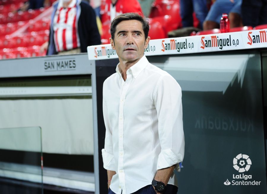 Marcelino, muy concentrado antes del inicio del partido ante el Mallorca.