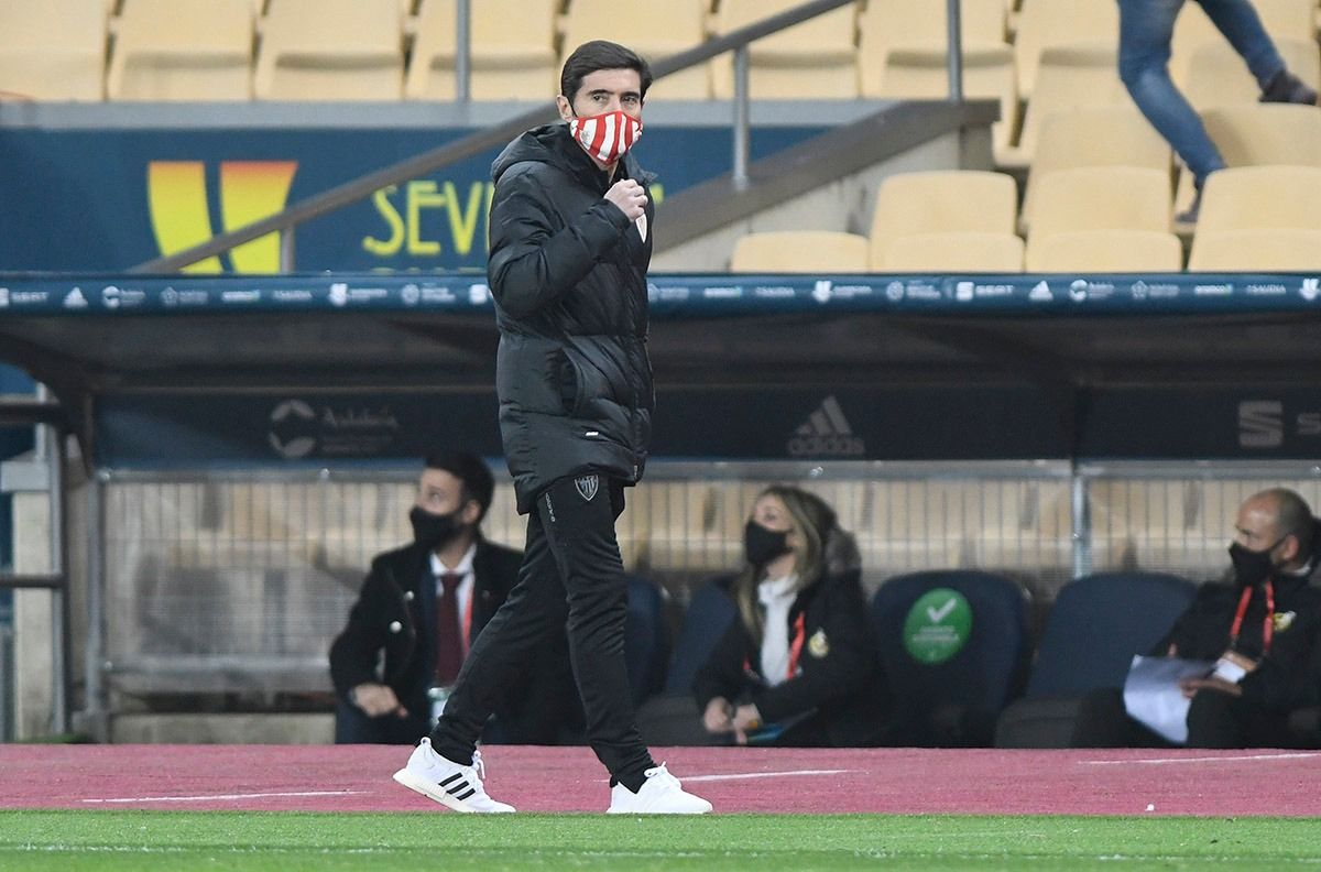 Marcelino, atento al desarrollo del Barça-Athletic.