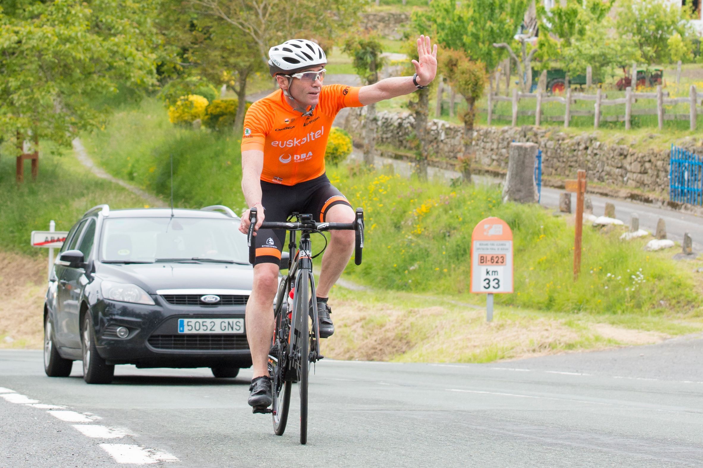 Marcelino García Toral se ha sumado a la subida ciclista de los Leones y técnicos a Urkiola.