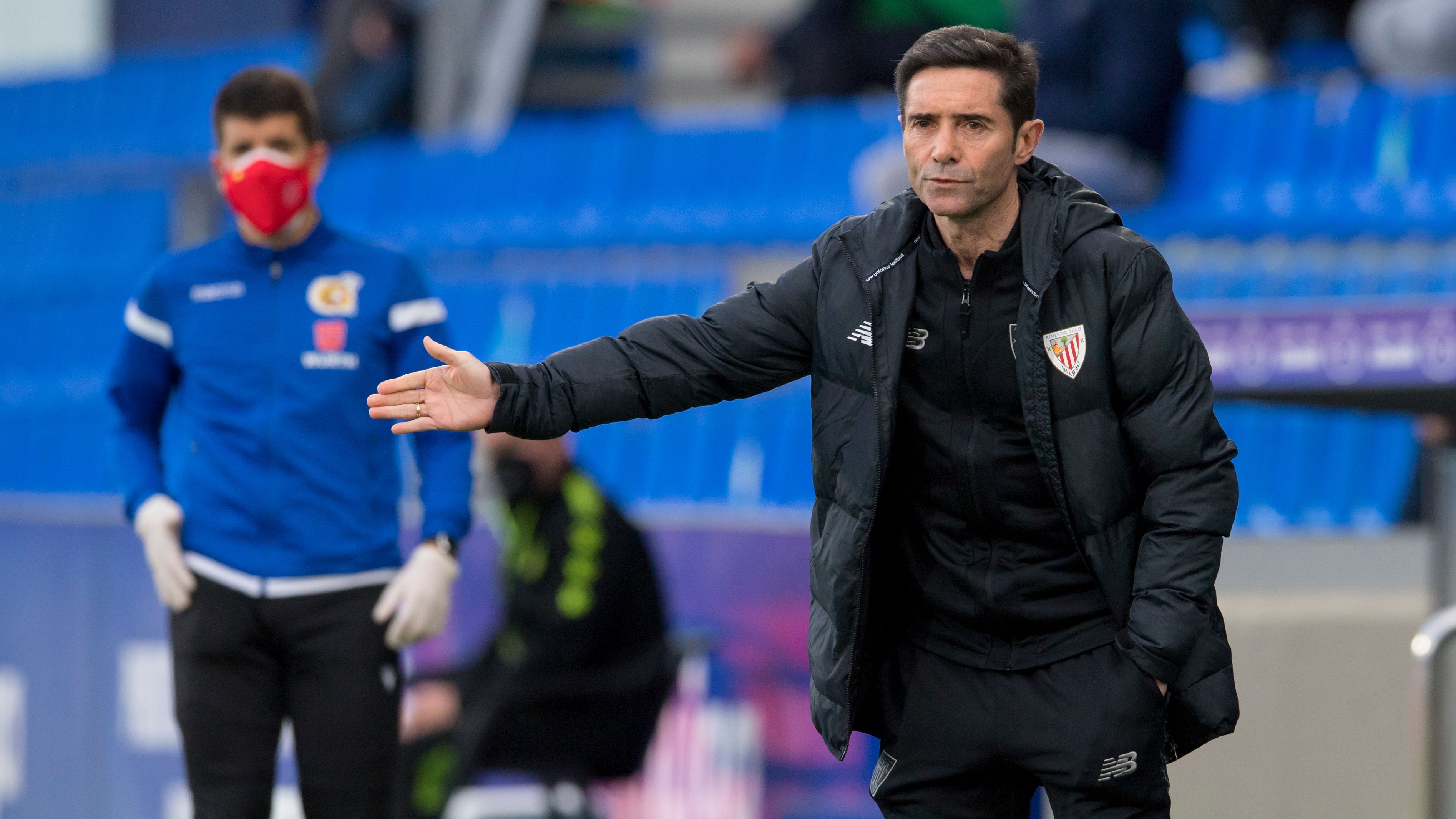 Gesto de Marcelino García Toral ante la SD Huesca en la derrota en El Alcoraz.