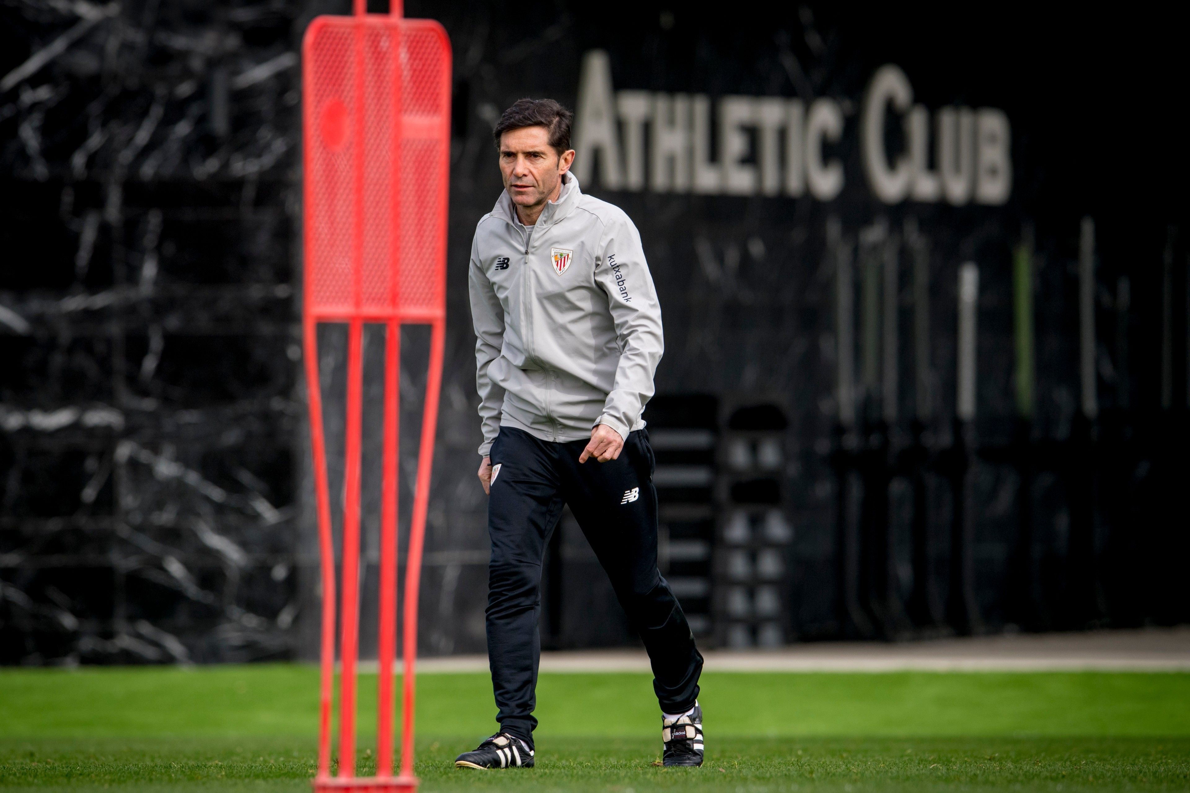  Marcelino García Toral se dirige a una sesión de trabajo del equipo en Lezama.