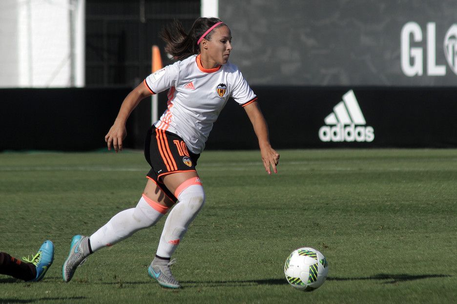  Mari Paz Vilas "Mapi", nacida en Vilagarcía de Arousa, una valencianista de Galicia