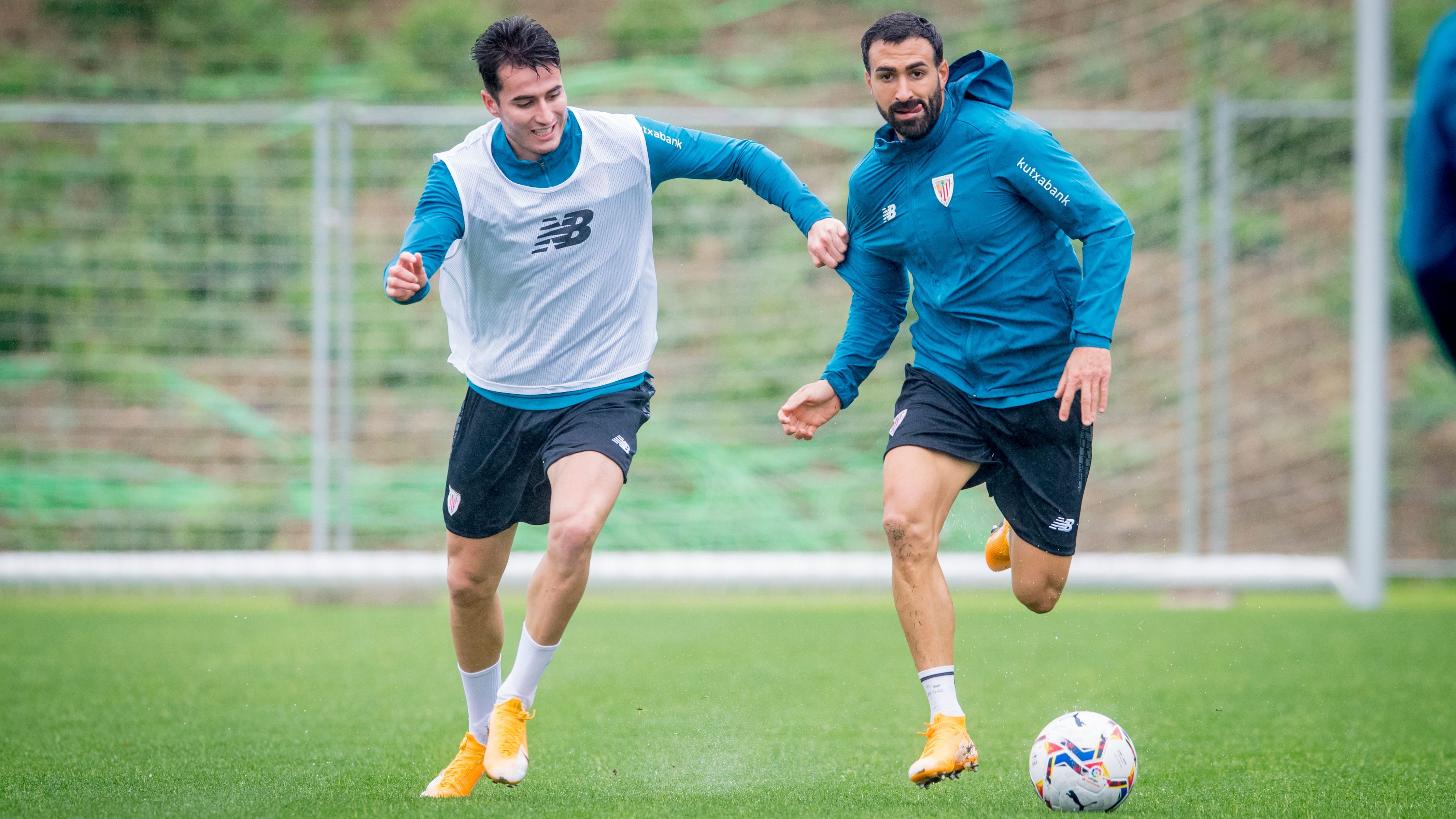  Jon Morcillo persigue a Mikel Balenziaga en Lezama.