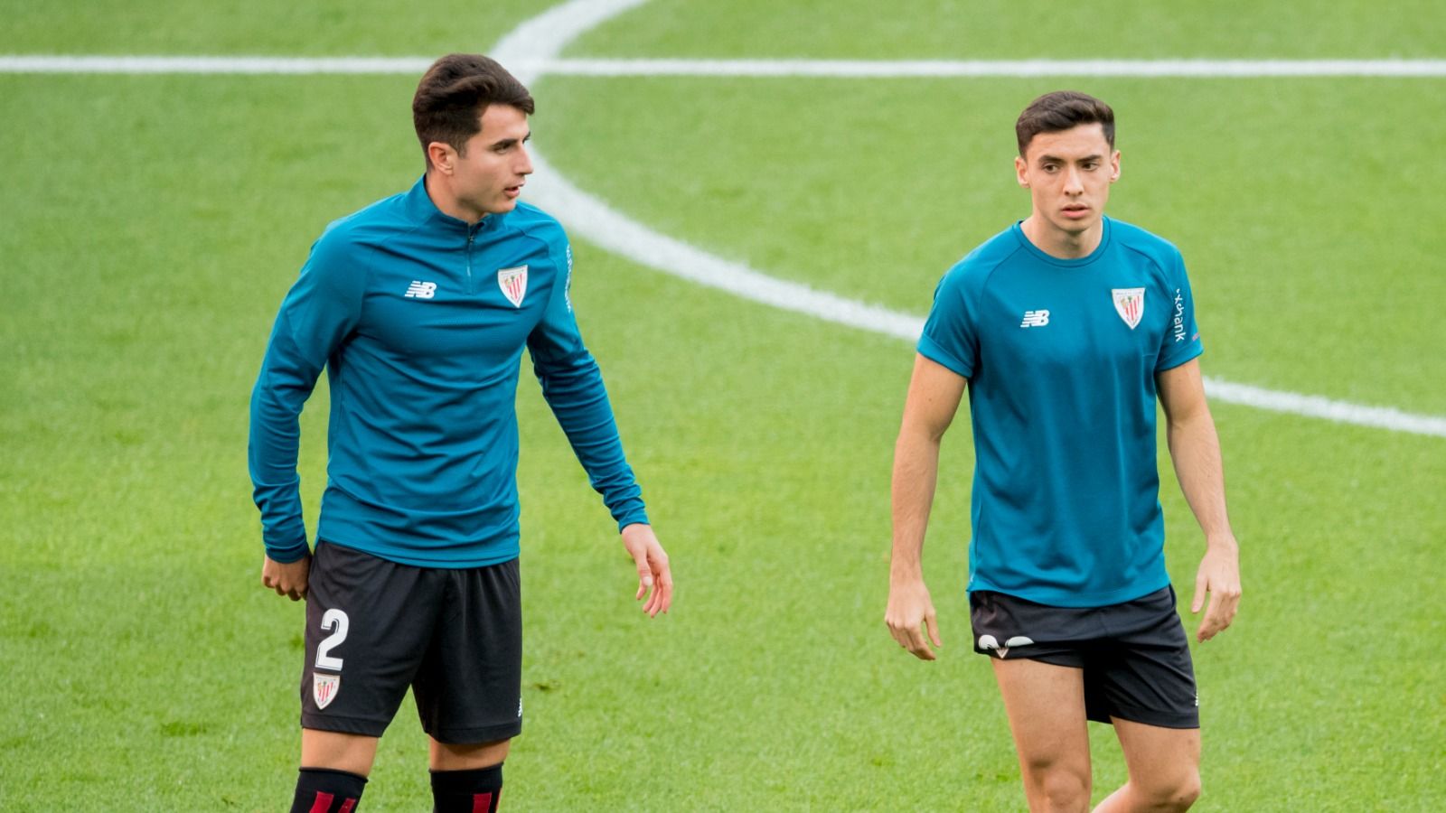 Jon Morcillo y Oier Zarraga antes de medirse al Sevilla en San Mamés.