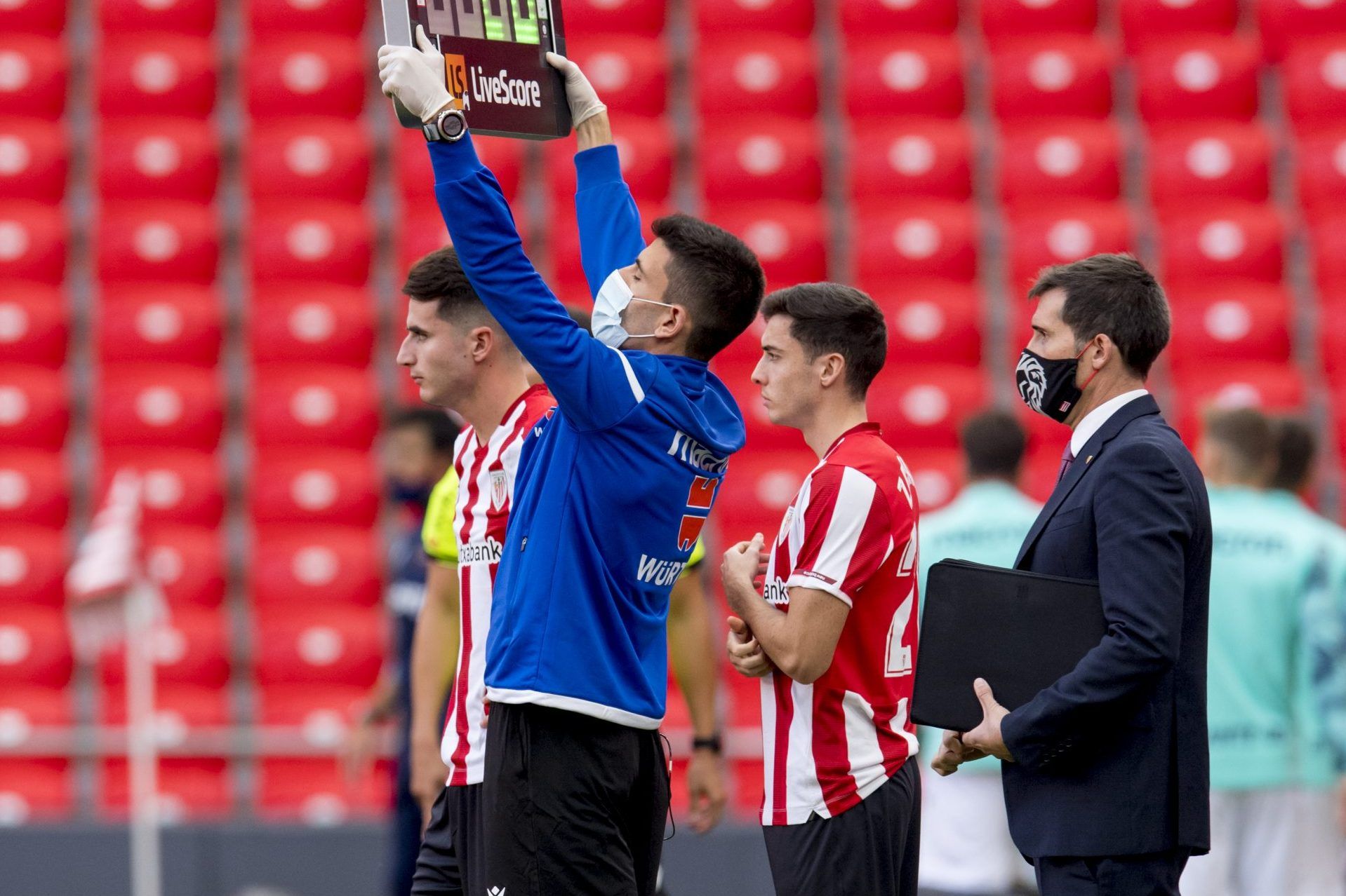  Morcillo y Zarraga listos para saltar ante el Levante en San Mamés.