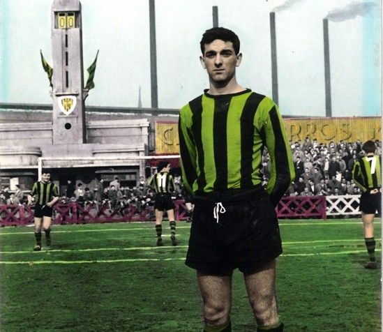 Ricardo Moreno, como jugador, en el viejo campo de Lasesarre, en Barakaldo.