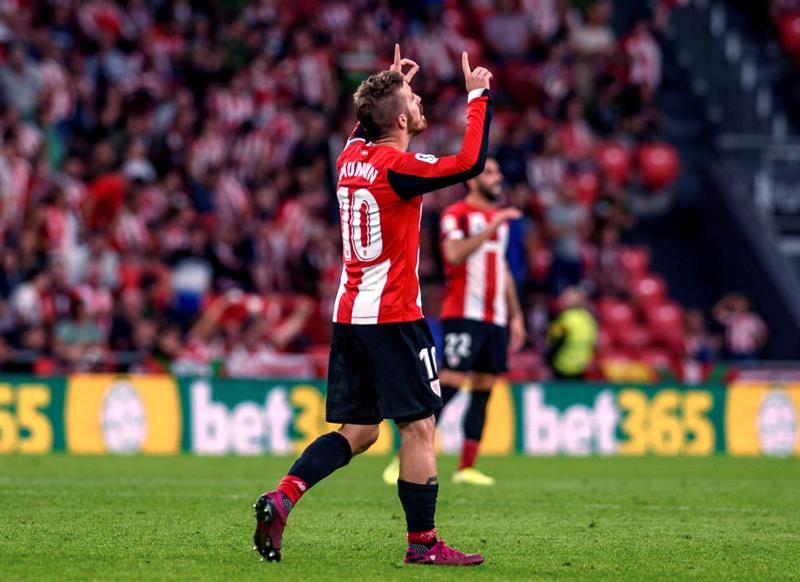  Iker Muniain celebra el gol ante el Alavés.