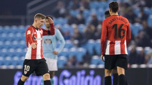 Iker Muniain se queja en una acción negativa ante el Celta.