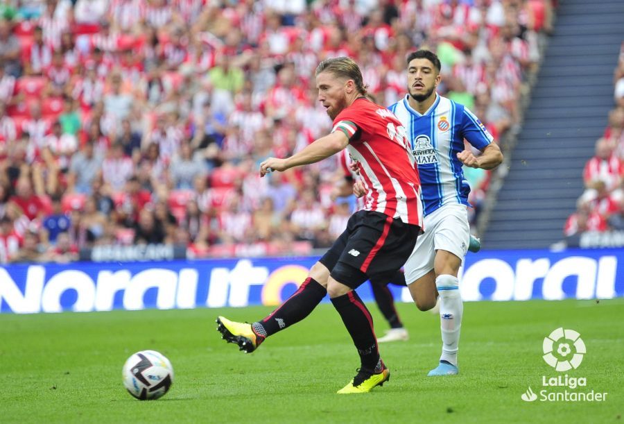  El capitán del Athletic Club, Iker Muniain, durante el partido ante el RCD Espanyol en San Mamés.