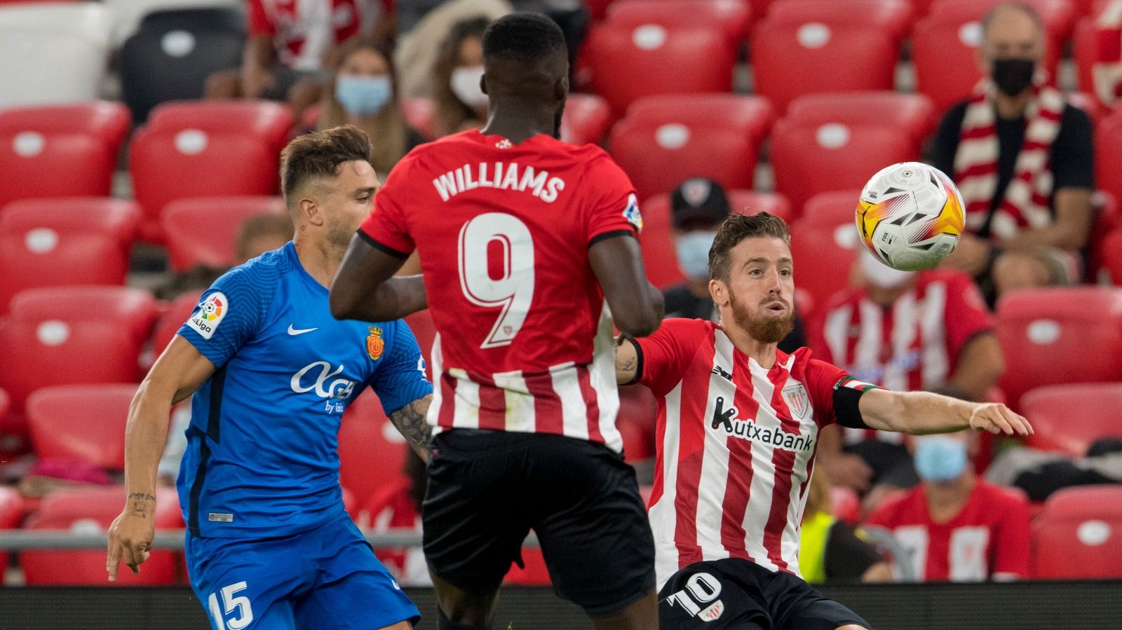  Iker Muniain, durante el partido ante el Mallorca.