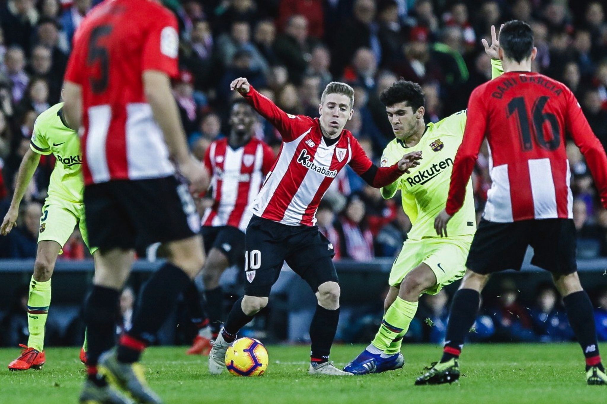 Muniain durante el encuentro. (Foto: Edu del Fresno