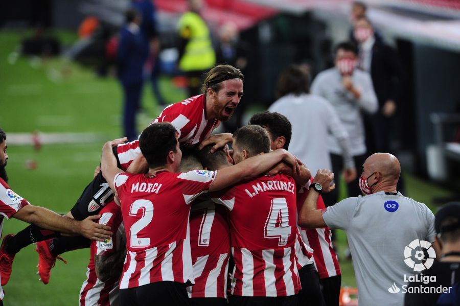 Iker Muniain festeja el gol al Sevilla FC en San Mamés.