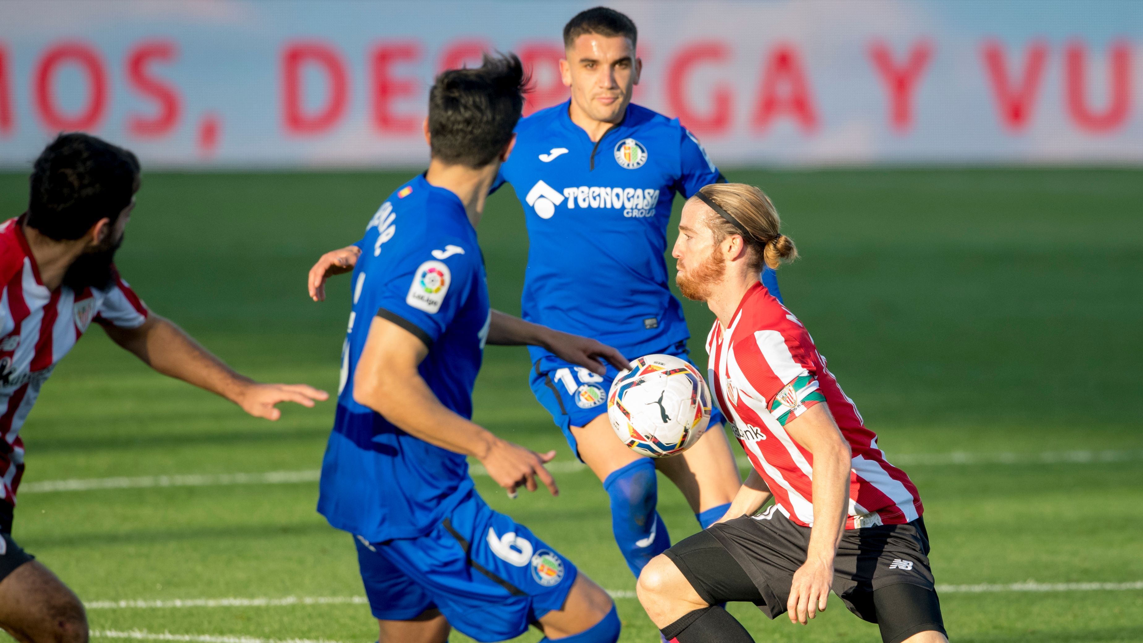 Iker Muniain saca pecho en el duelo ante el Getafe.