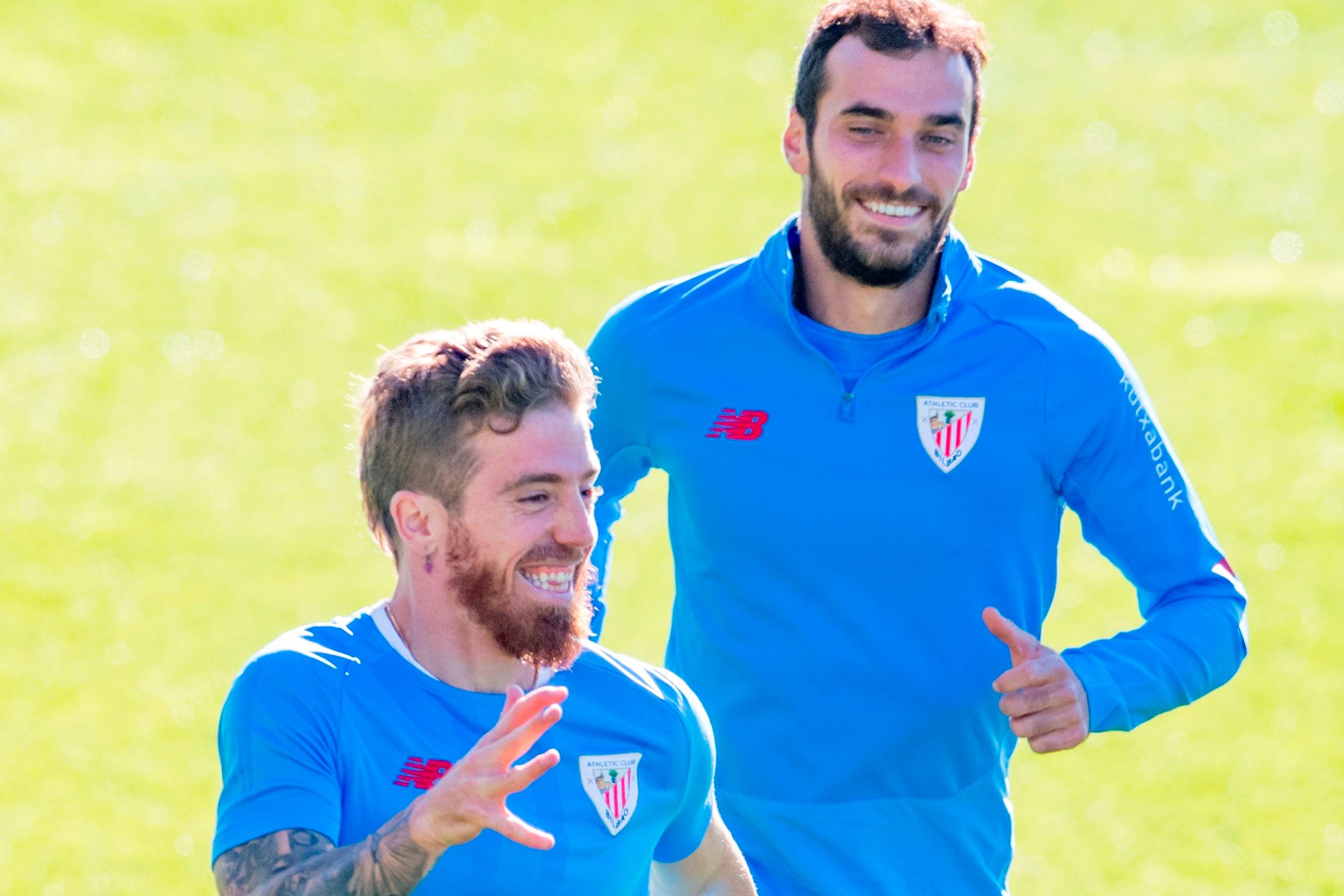  Risas de Iker Muniain e Iñigo Lekue entrenando en Lezama.