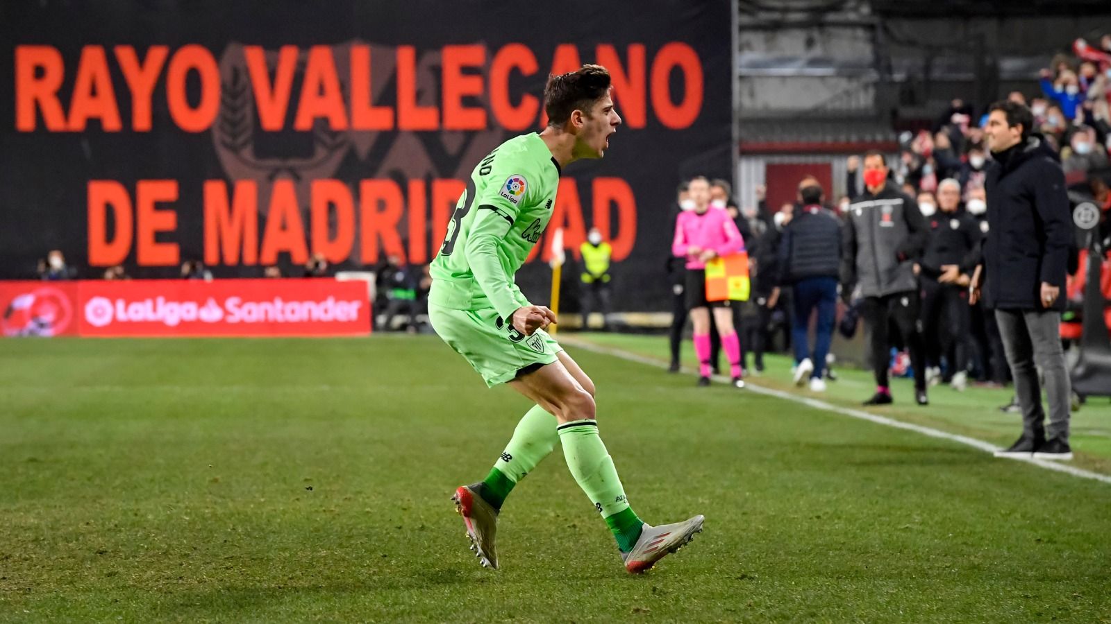 Nico Serrano celebra su gol frente al Rayo en Vallecas.