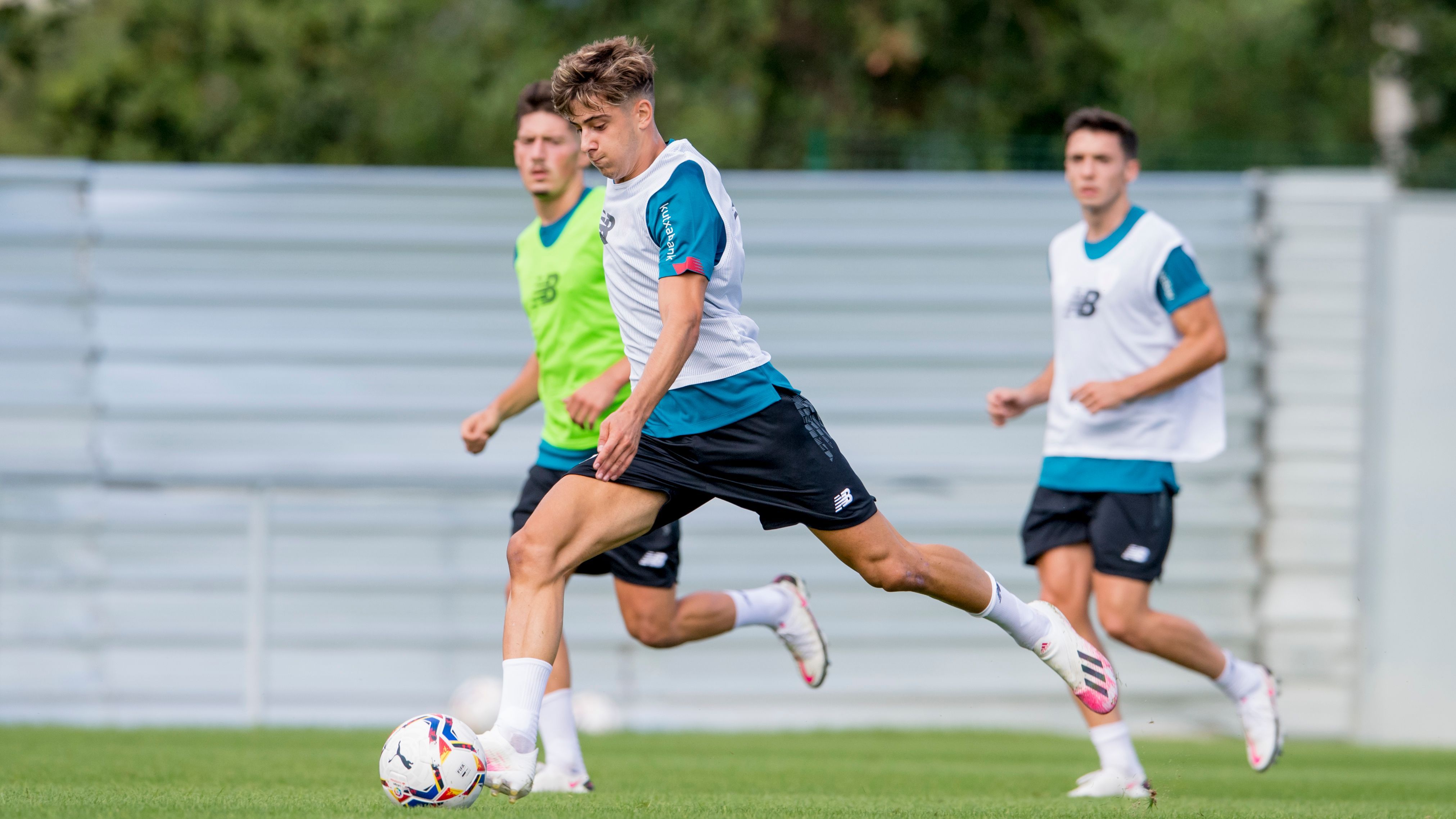  Nico Serrano entrena ya en Lezama con los mayores.