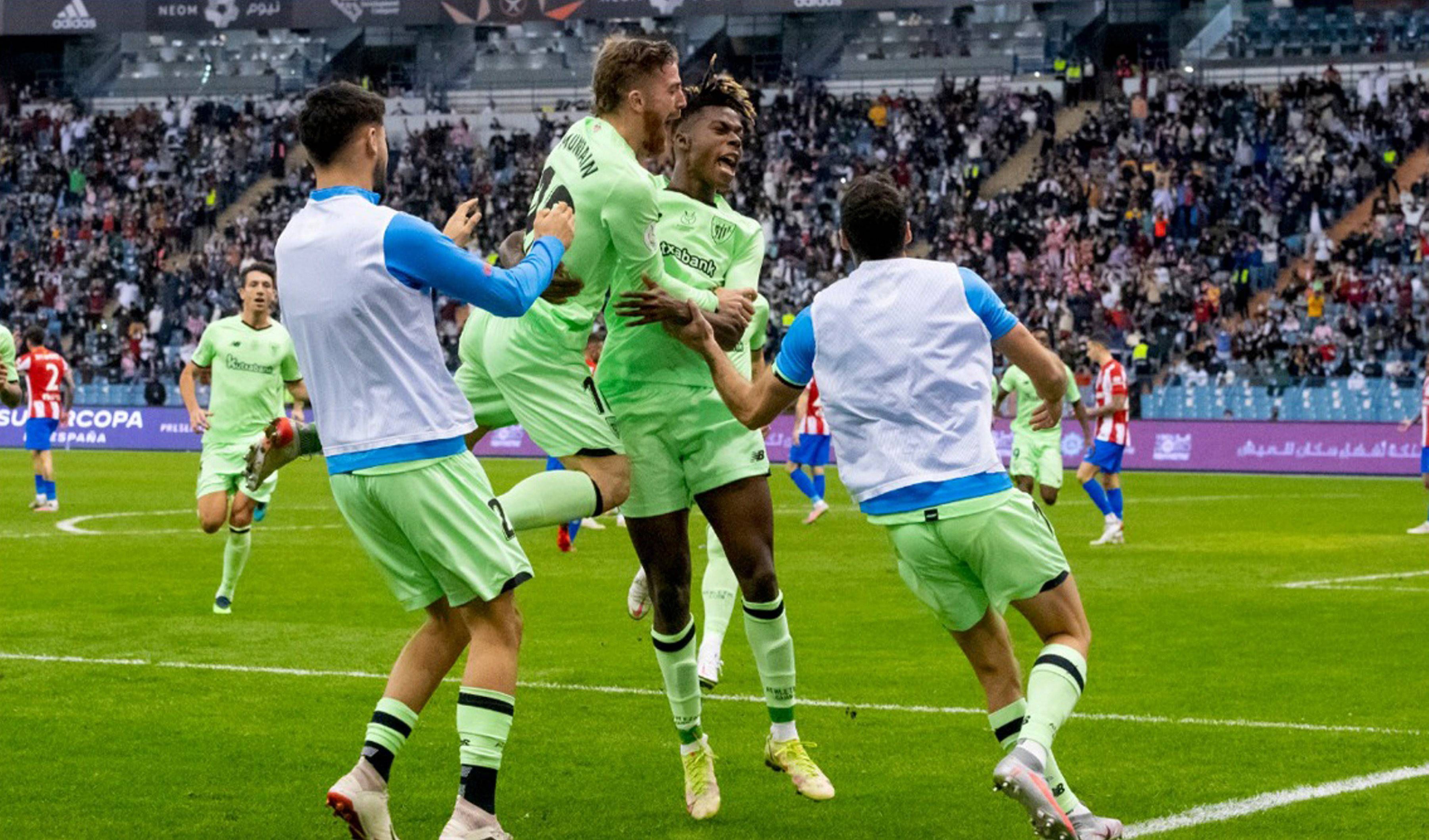  Nico Williams celebra su gol con Muniain en la semifinal ante el Atlético.