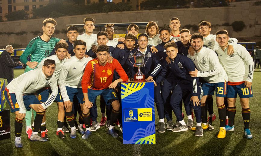  Nico Williams se proclamó campeón de la Copa del Atlántico con España sub 18.
