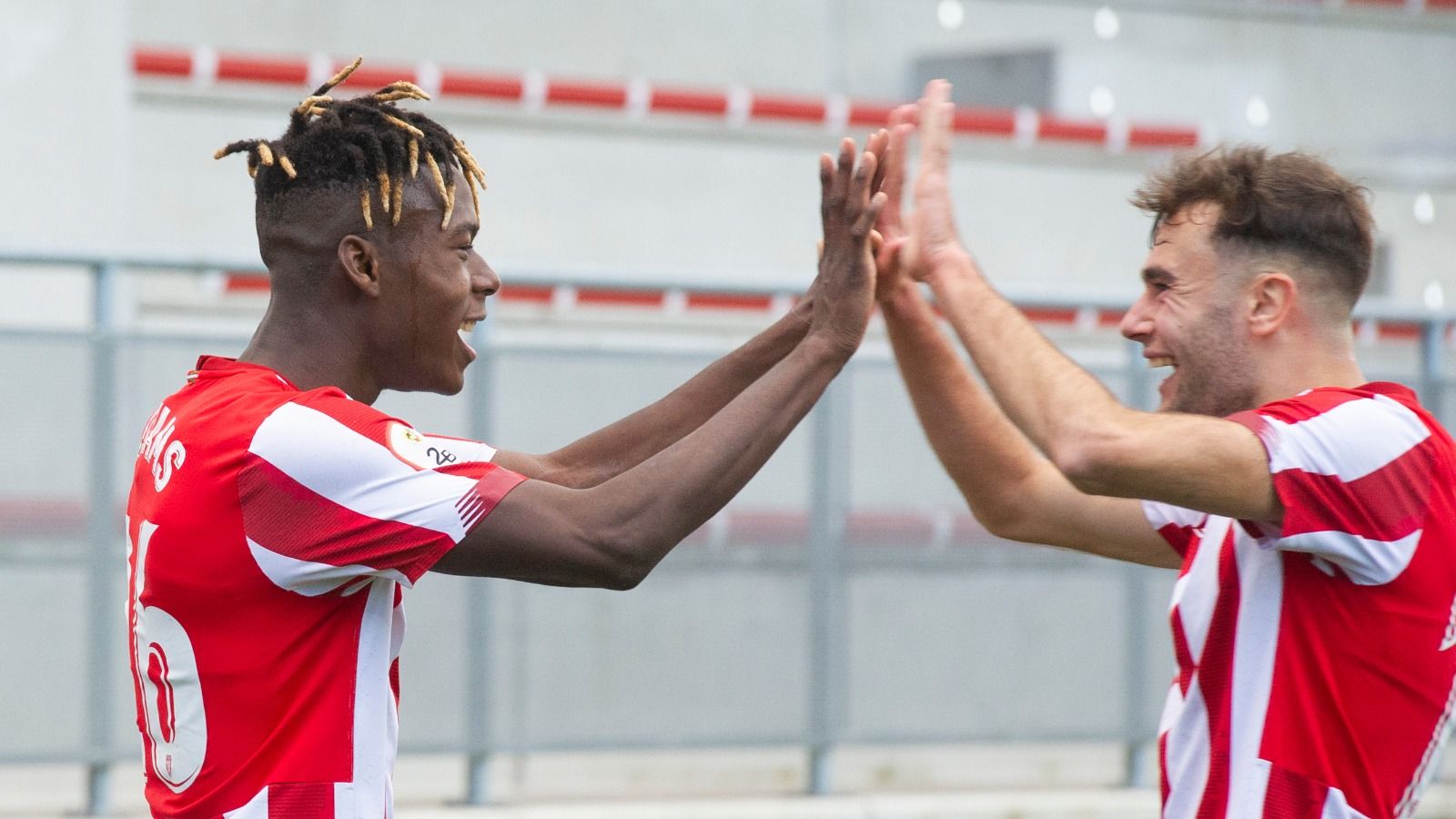  Nico Williams celebra uno de sus dos goles al Club Portugalete.
