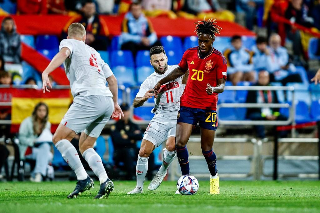  Nico Williams en su debut con España en La Romareda.
