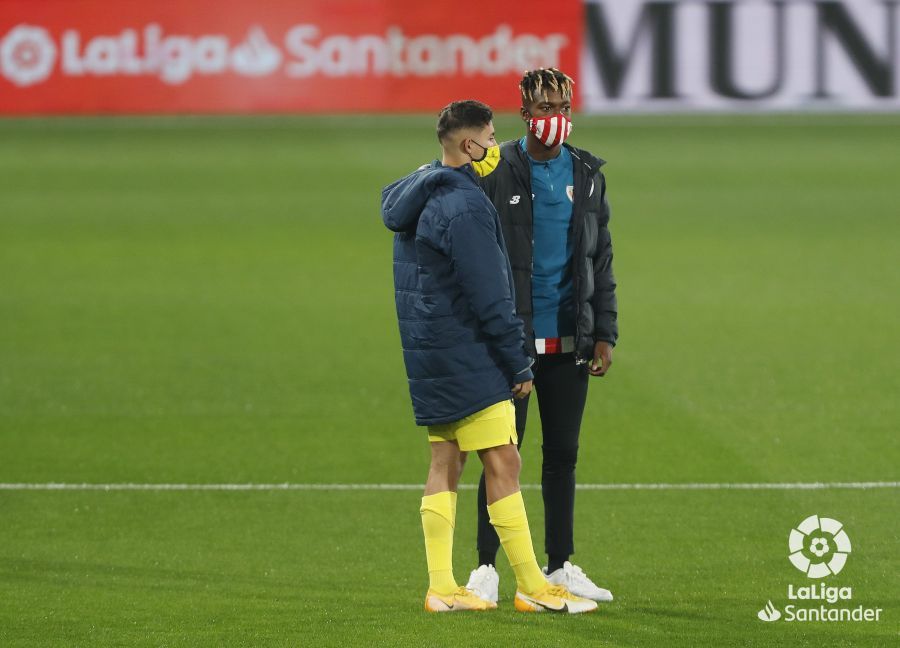  Nico Williams en el césped de La Cerámica de Villarreal.