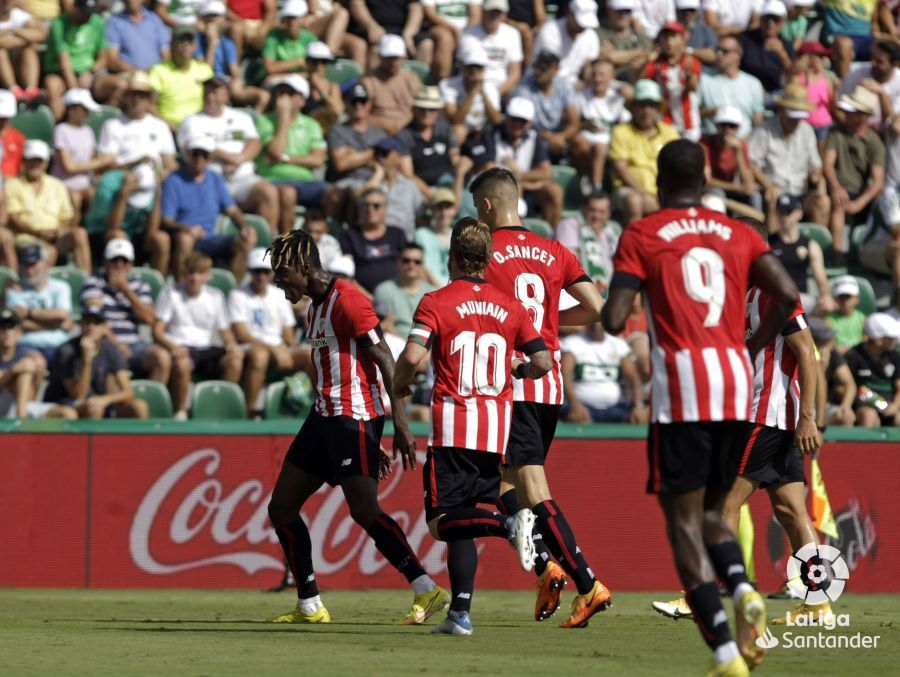  Nico Williams celebra su golazo al Elche este domingo en el Martínez Valero.