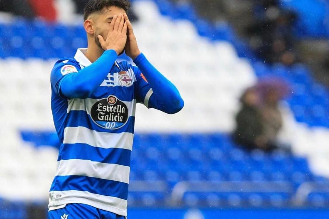 Peru Nolaskoain se lamenta en una acción con el Deportivo.