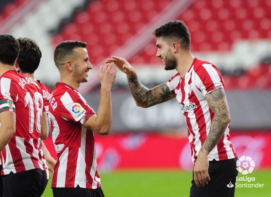  Álex Berenguer y Unai Núñez celebran el segundo gol ante el Huesca.