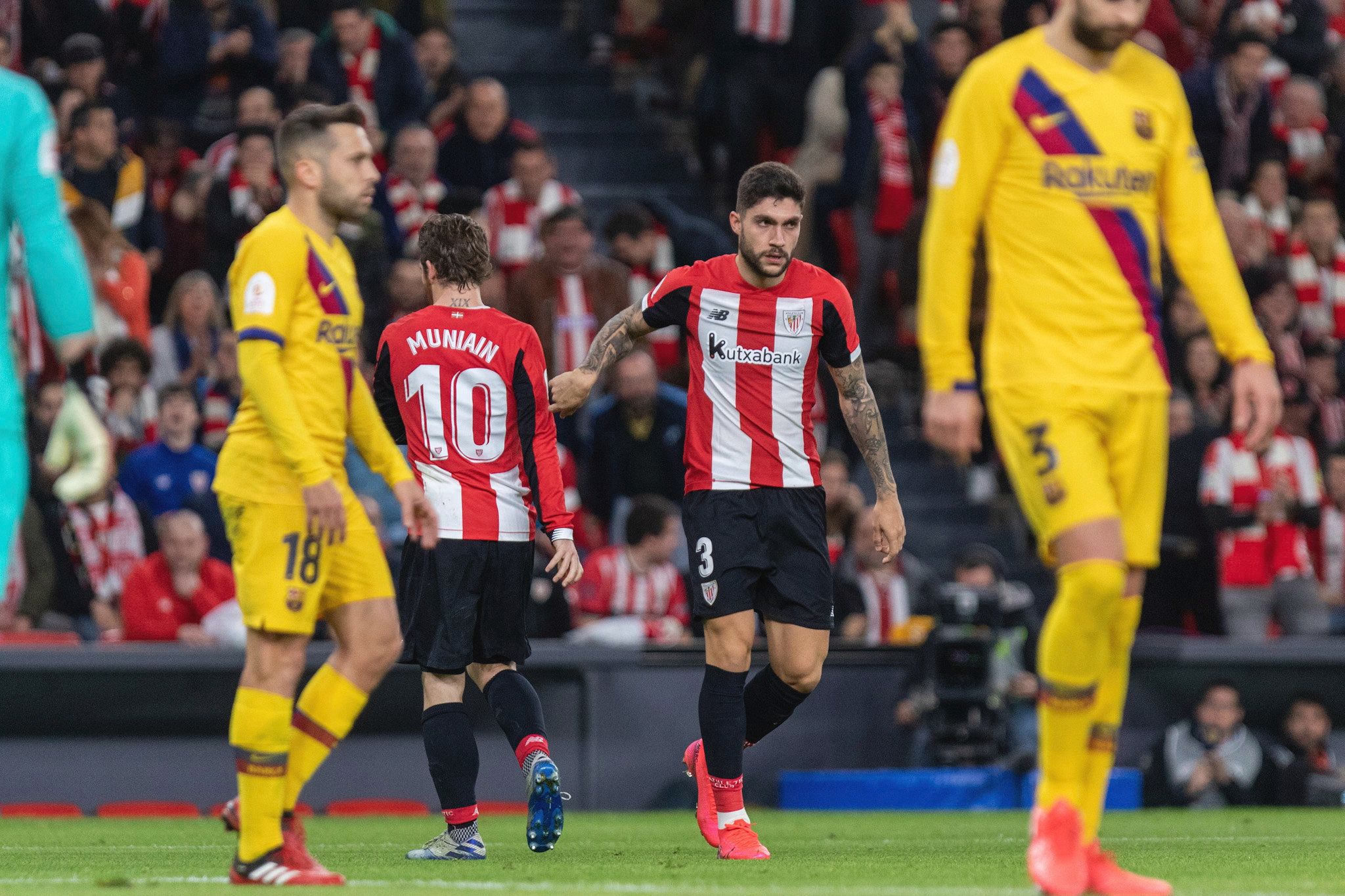 Unai Núñez e Iker Muniain durante un partido ante el FC Barcelona.