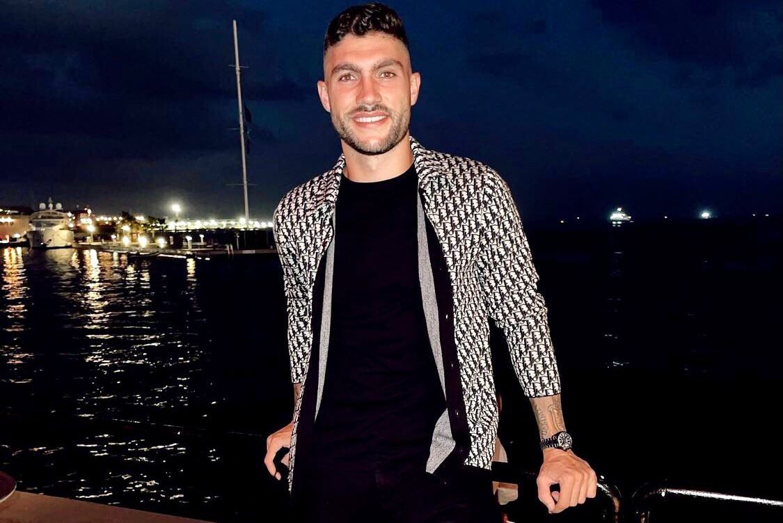  Imagen desenfadada del defensa del Athletic Club Unai Núñez.