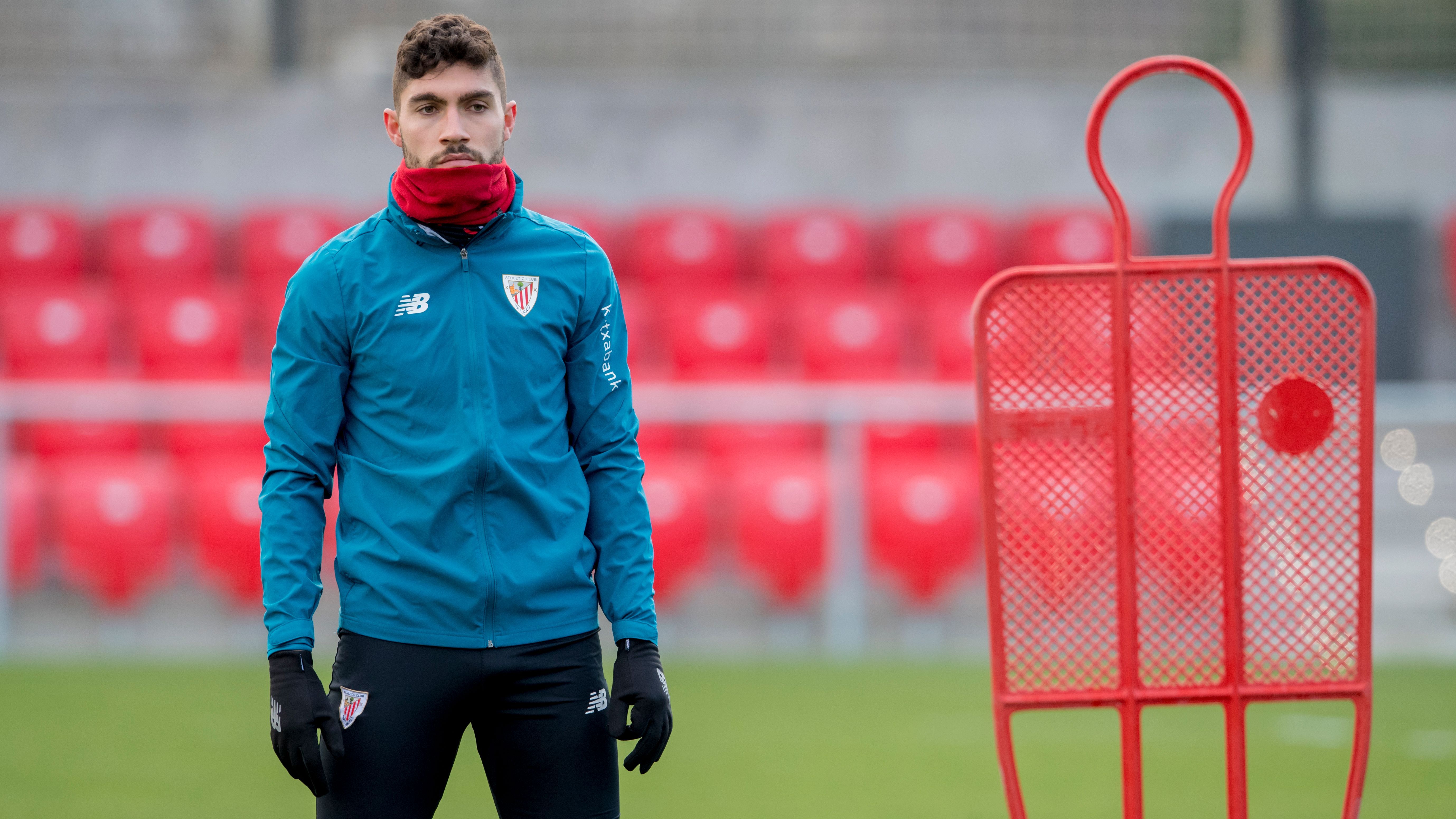  Unai Núñez entrenando en Lezama en invierno.