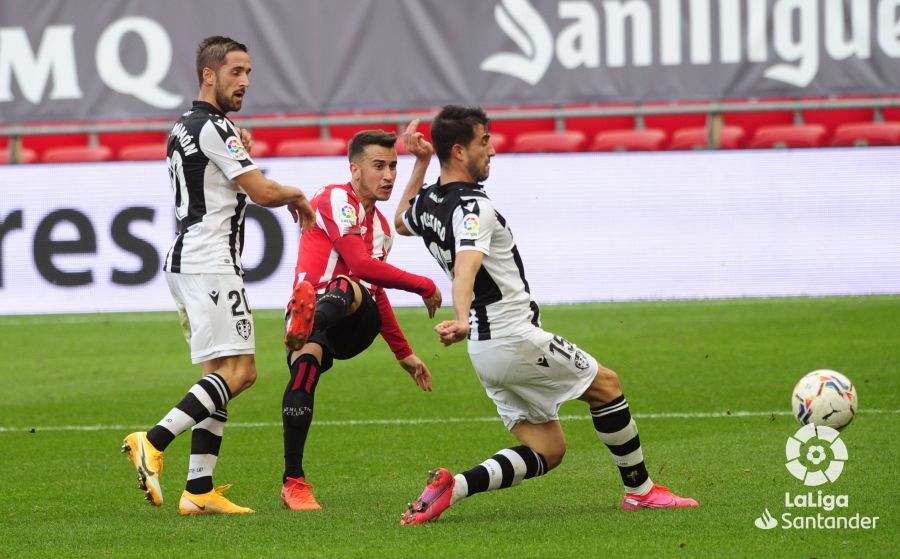 Ocasión de Álex Berenguer en el Athletic-Levante.