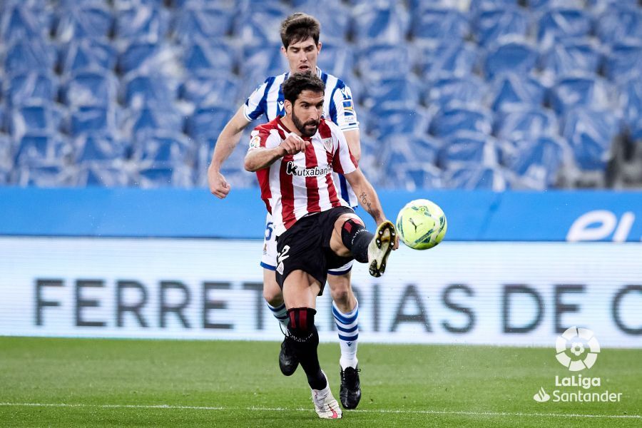 Ocasión de Raúl García ante la Real en el Reale Arena.