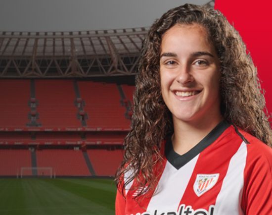  La defensa Oihane Hernández.