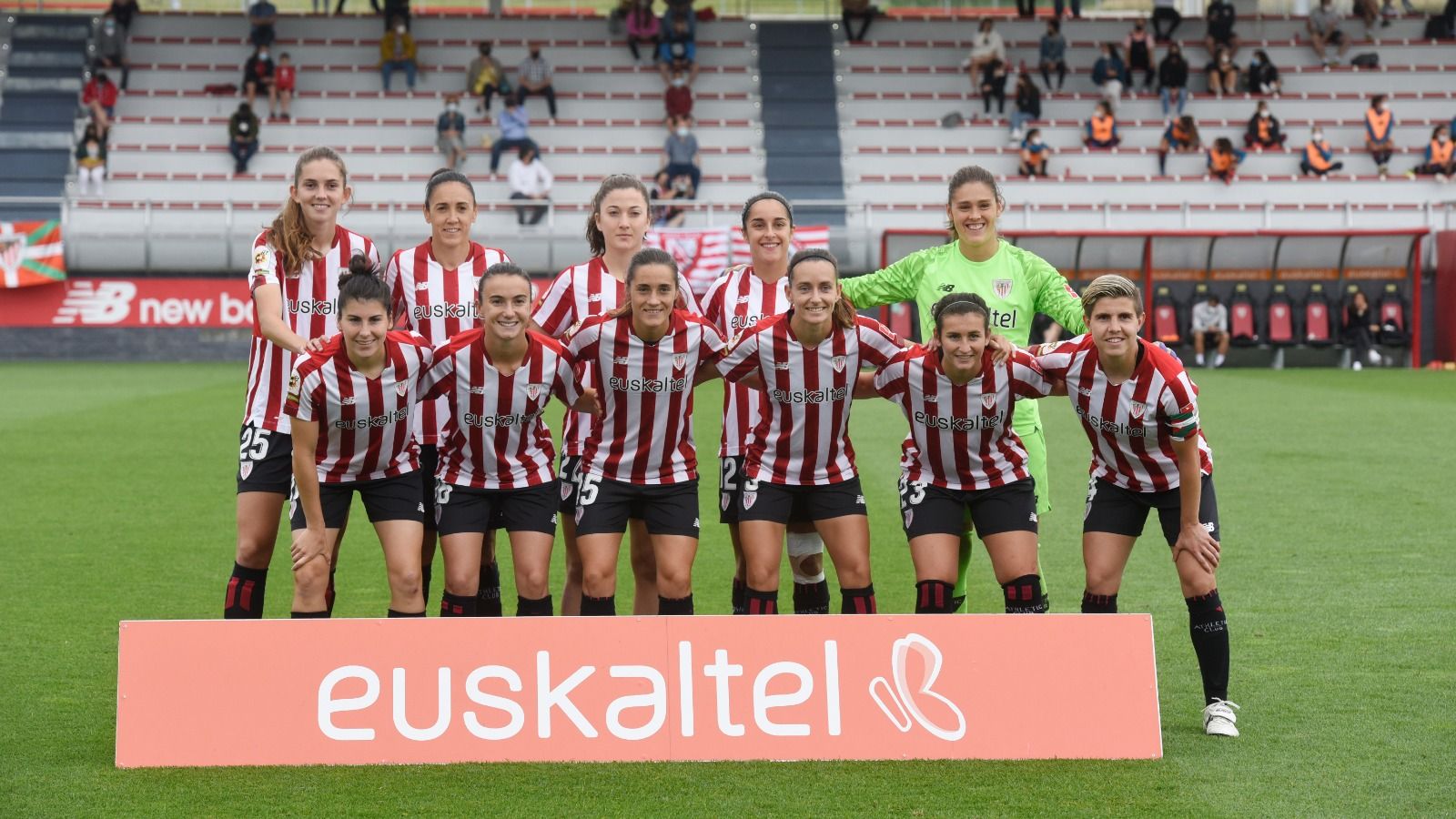Once rojiblanco ante el Sevilla FC en la victoria por 2-0 en Lezama.
