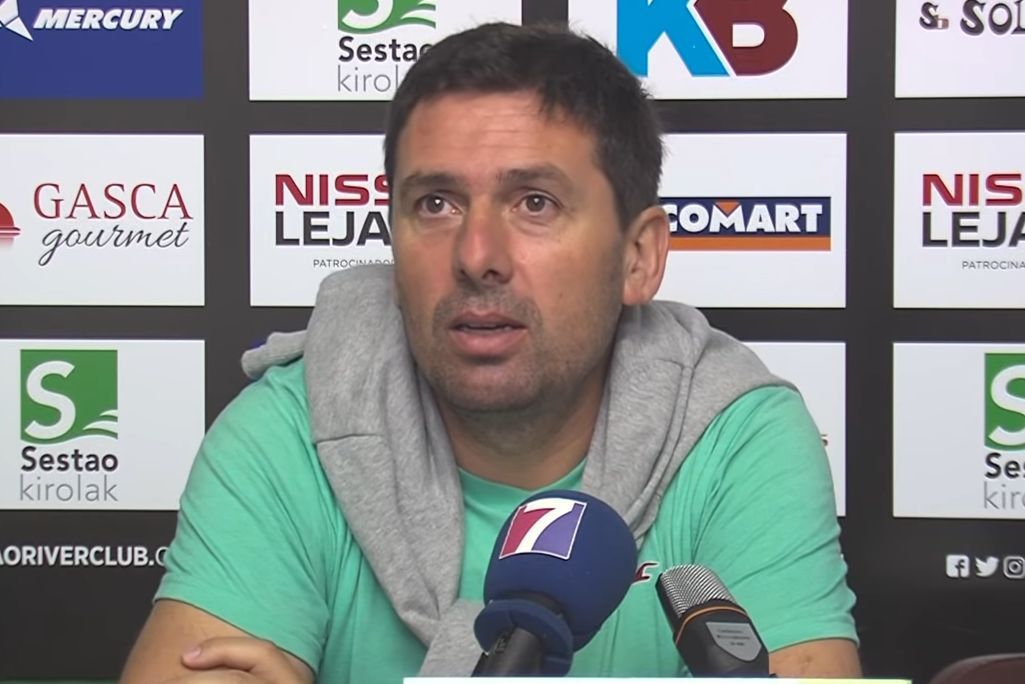  El exjugador del Athletic Club Oskar Vales en su etapa como técnico del Gernika.