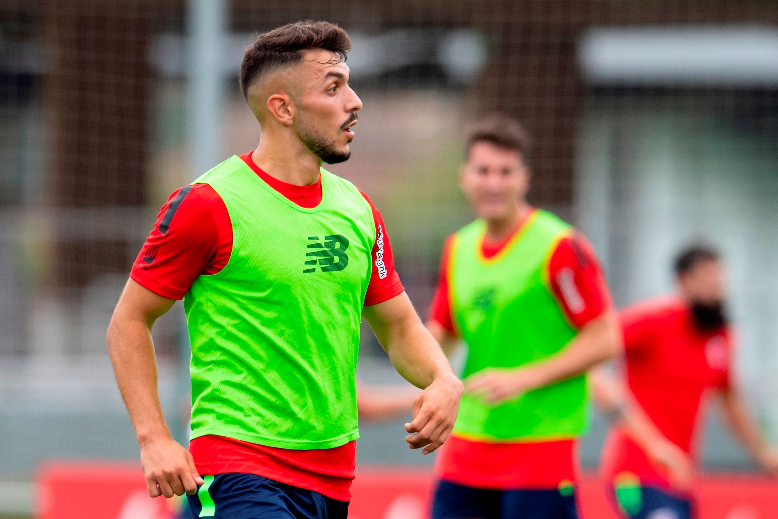  El central Aitor Paredes se entrena en Lezama.