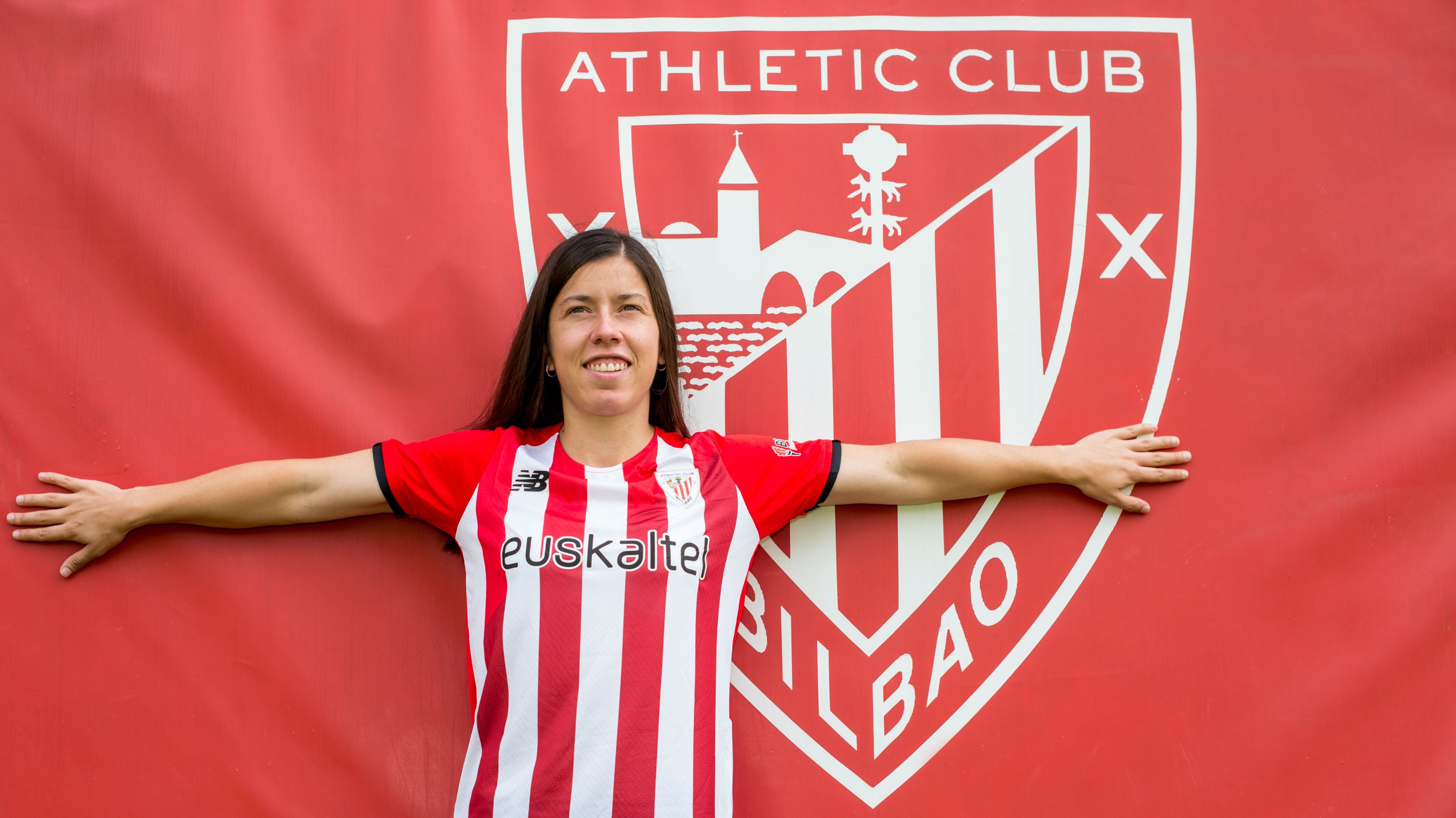 La delantera vizcaína 'Peke' llega a Lezama desde el Dépor gallego.